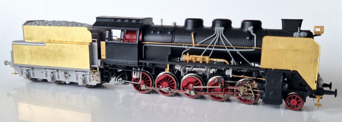 Kremák prototyp s tendrem z BR57